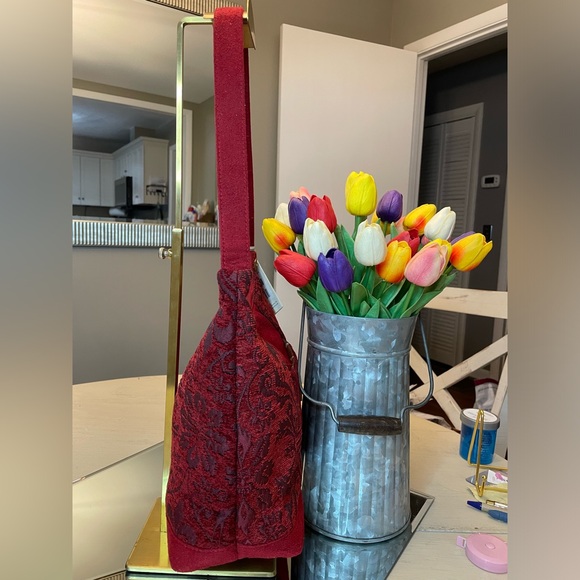 NWT Isabella’s Journey red tapestry bag - Picture 2 of 15